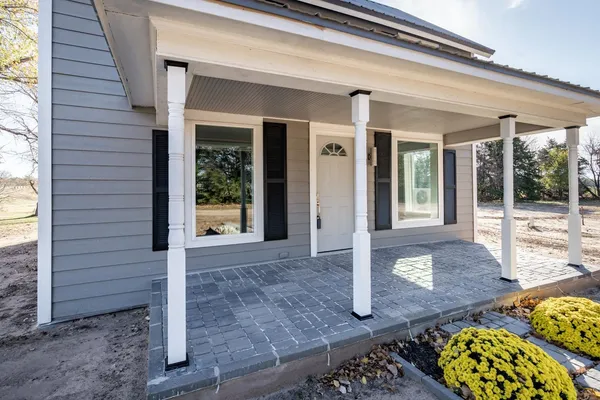 $339,900 | 1233 Highway 160, Danville, KS 67036