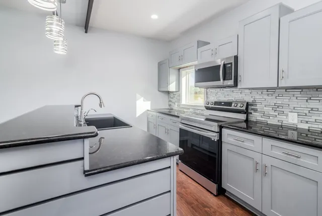 $339,900 | 1233 Highway 160, Danville, KS 67036