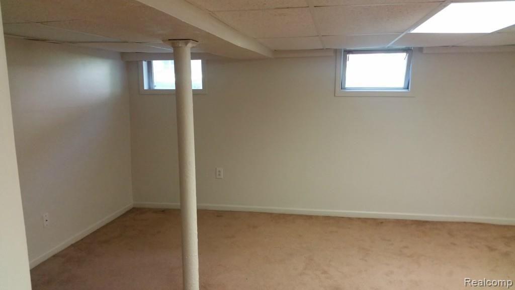 5733 Crescent Road Waterford, MI 48327 - Photo 5 of 5