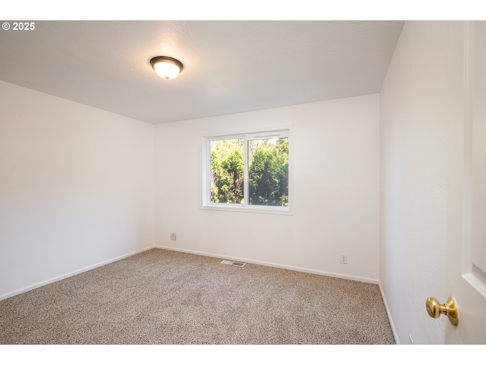 7015 South E Street Springfield, OR 97478 - Photo 13 of 22 a view of an empty room with a window