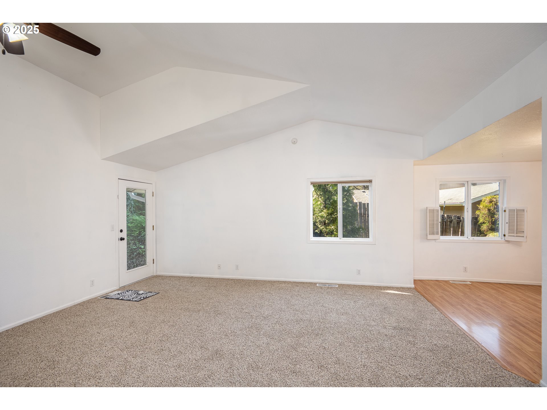 7015 South E Street Springfield, OR 97478 - Photo 6 of 22 an empty room with windows