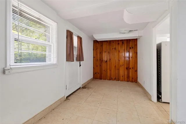 a view of a yard with a tree