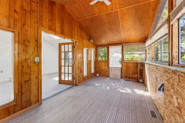 a view of empty room with window