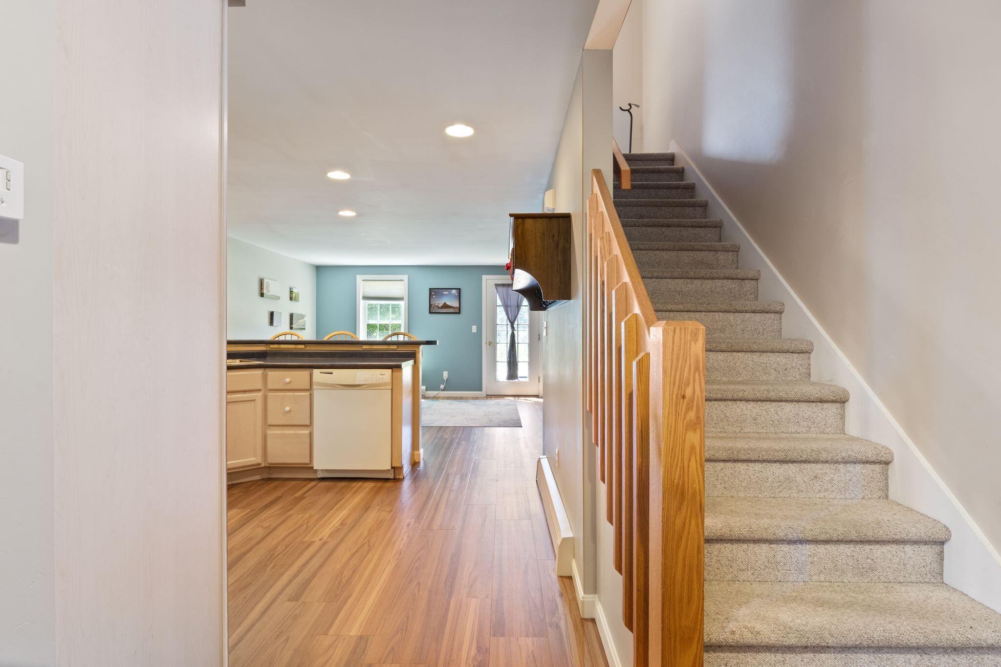 24 Elizabeth Road, Unit 24 South Berwick, ME 03908 - Photo 10 of 31 24_Elizabeth_Rd_012