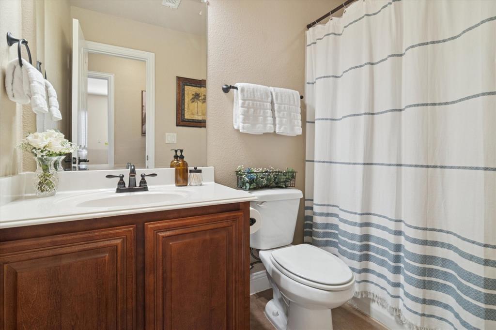 909 Calder Court Anna, TX 75409 - Photo 29 of 39 Guest bathroom