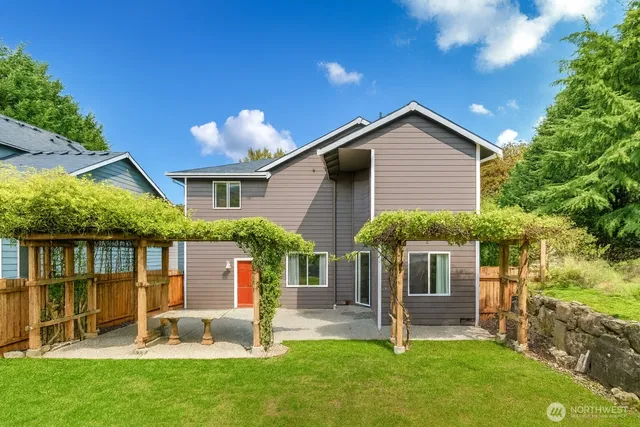 $879,000 | 722 East Tacoma Street, Kent, WA 98030