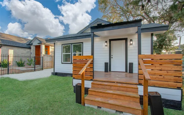 $1,899 | 3222 Berry Street, Houston, TX 77004