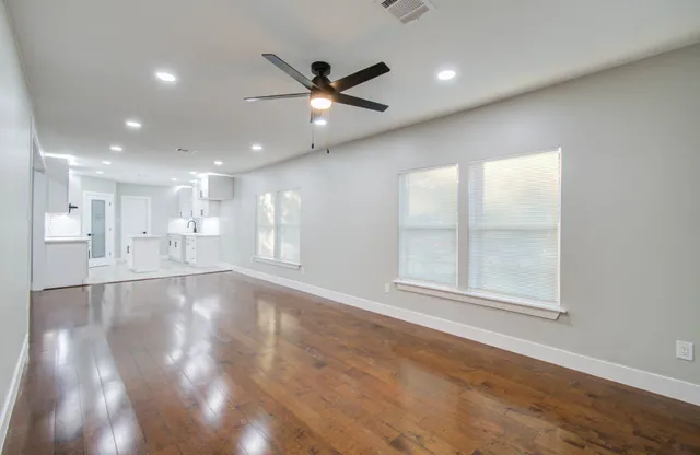 $1,899 | 3222 Berry Street, Houston, TX 77004