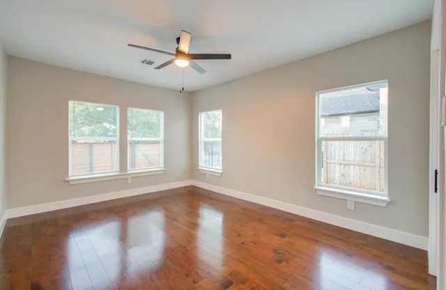 $1,899 | 3222 Berry Street, Houston, TX 77004