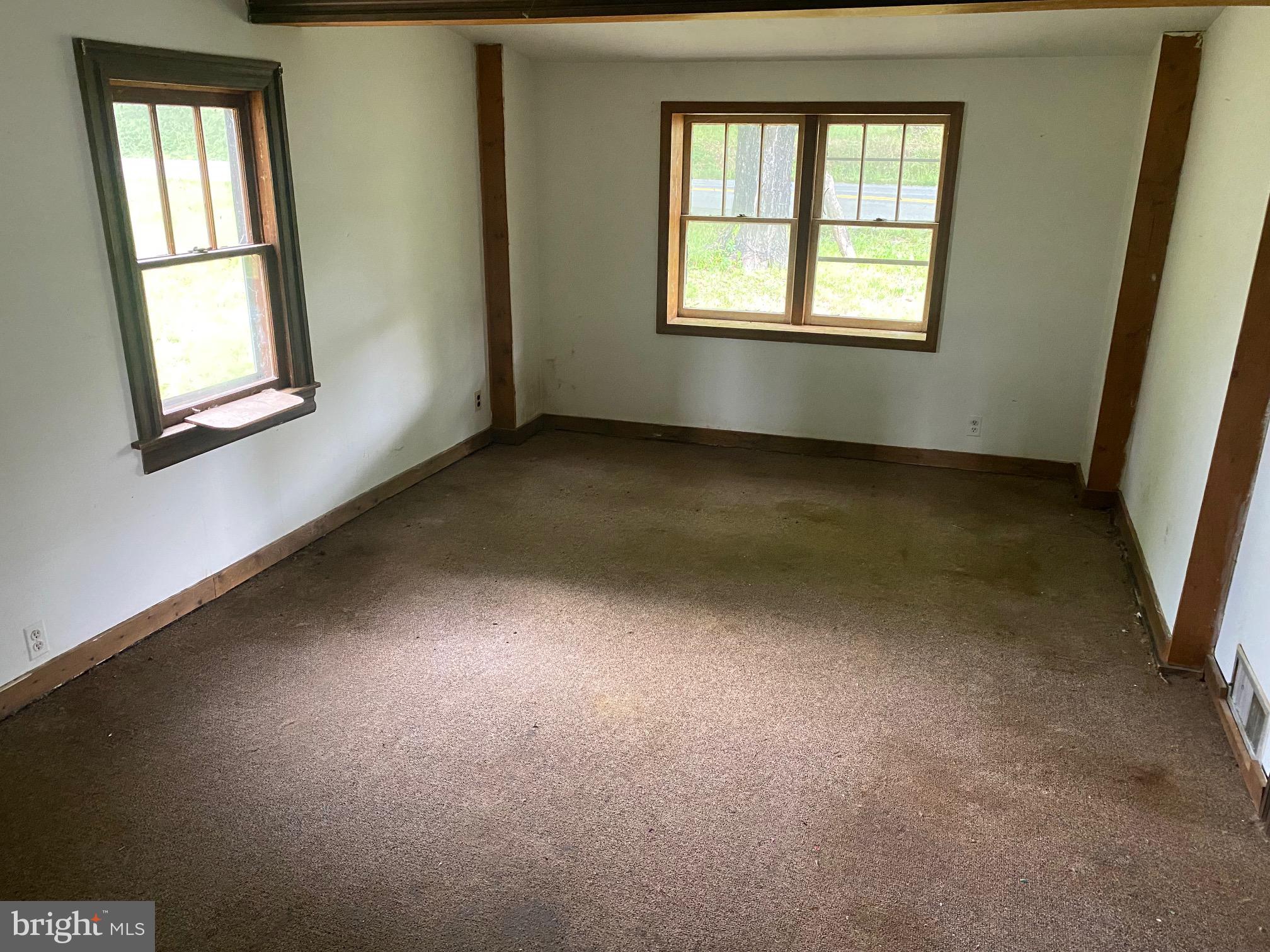 14622 Winchester Grade Road Berkeley Springs, WV 25411 - Photo 3 of 12
