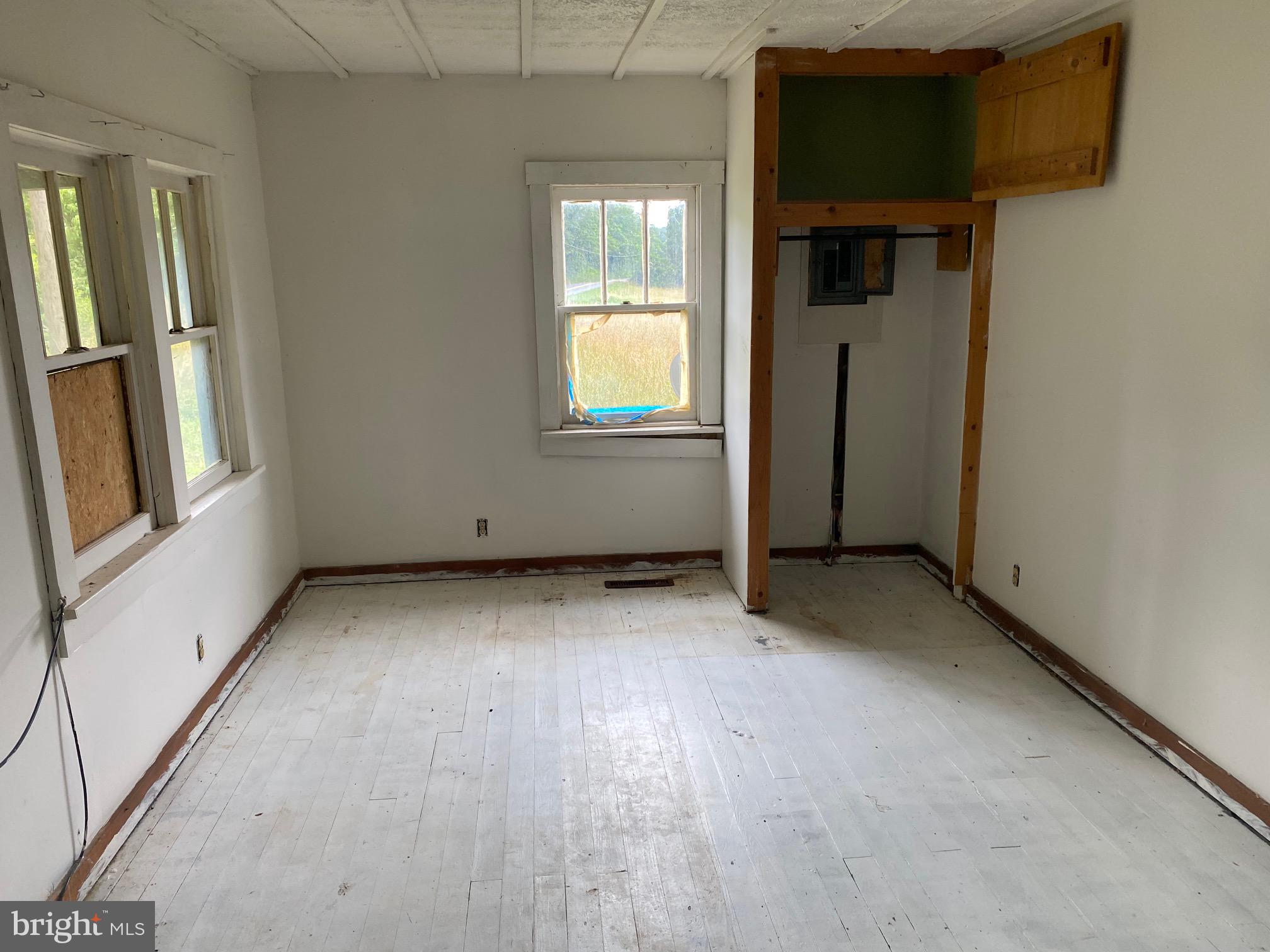 14622 Winchester Grade Road Berkeley Springs, WV 25411 - Photo 5 of 12