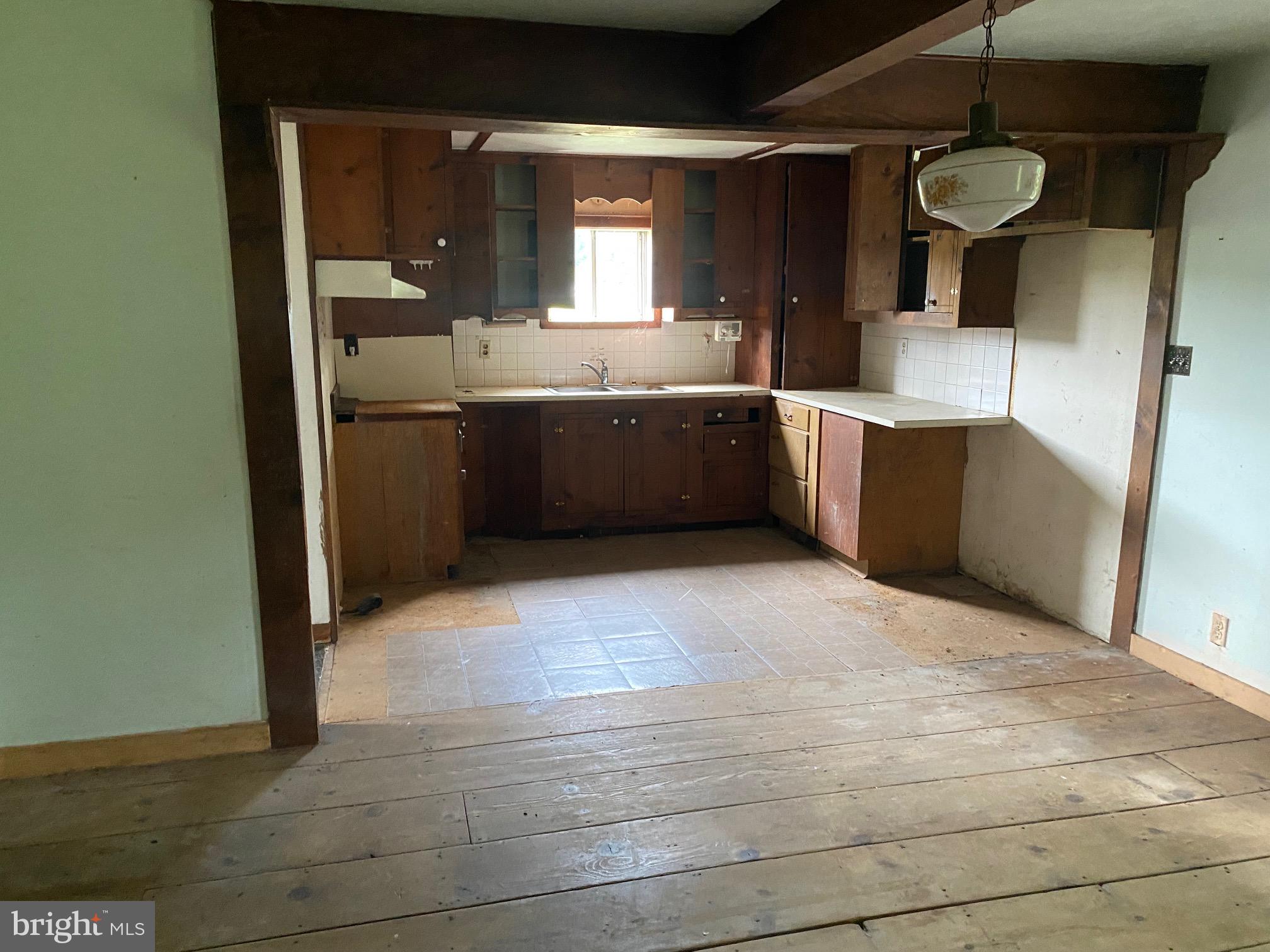 14622 Winchester Grade Road Berkeley Springs, WV 25411 - Photo 6 of 12