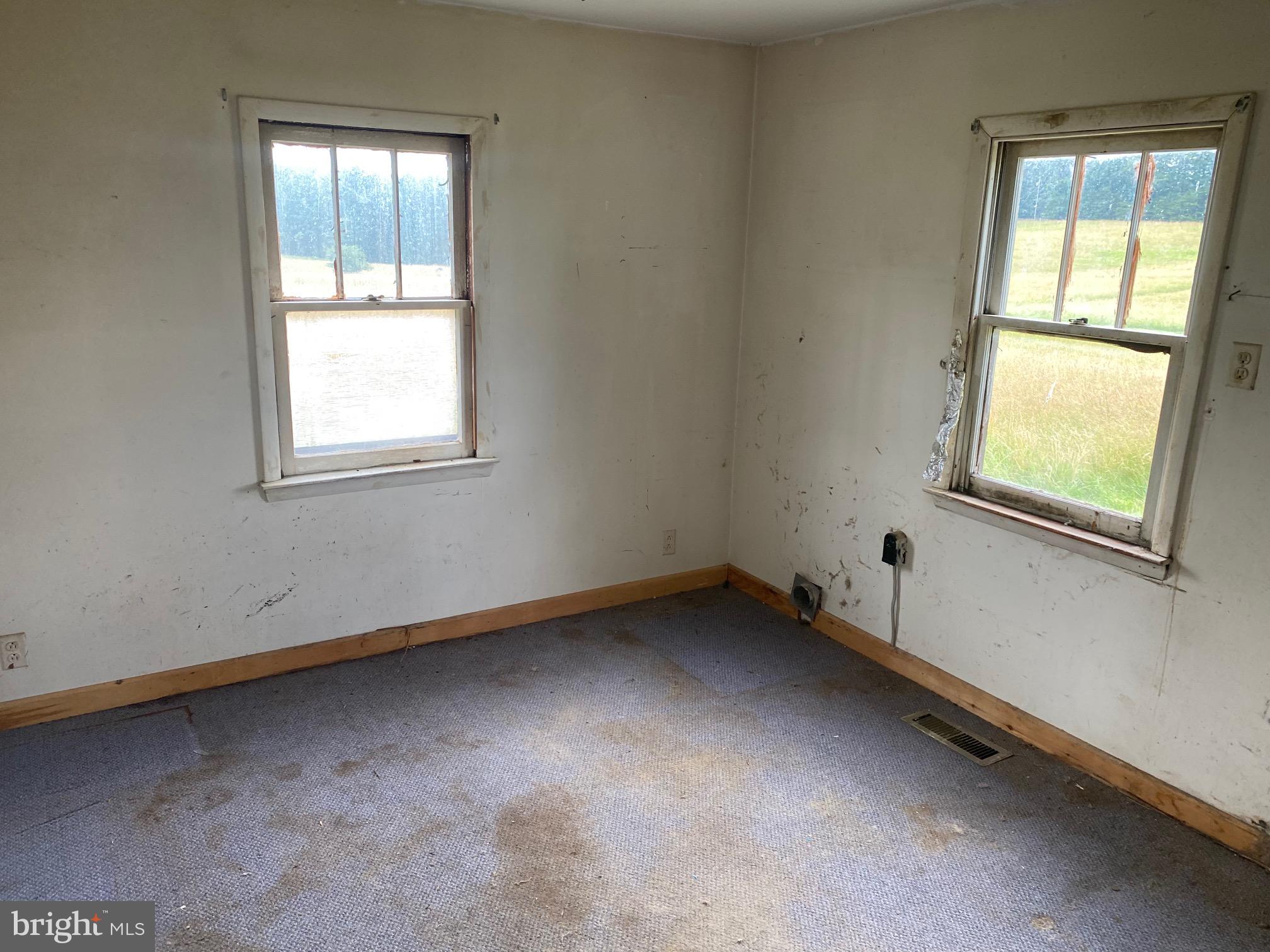 14622 Winchester Grade Road Berkeley Springs, WV 25411 - Photo 7 of 12