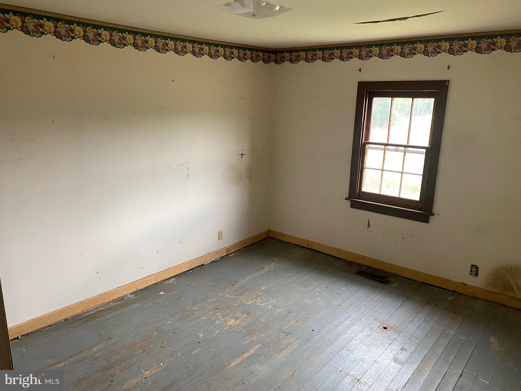 14622 Winchester Grade Road Berkeley Springs, WV 25411 - Photo 8 of 12