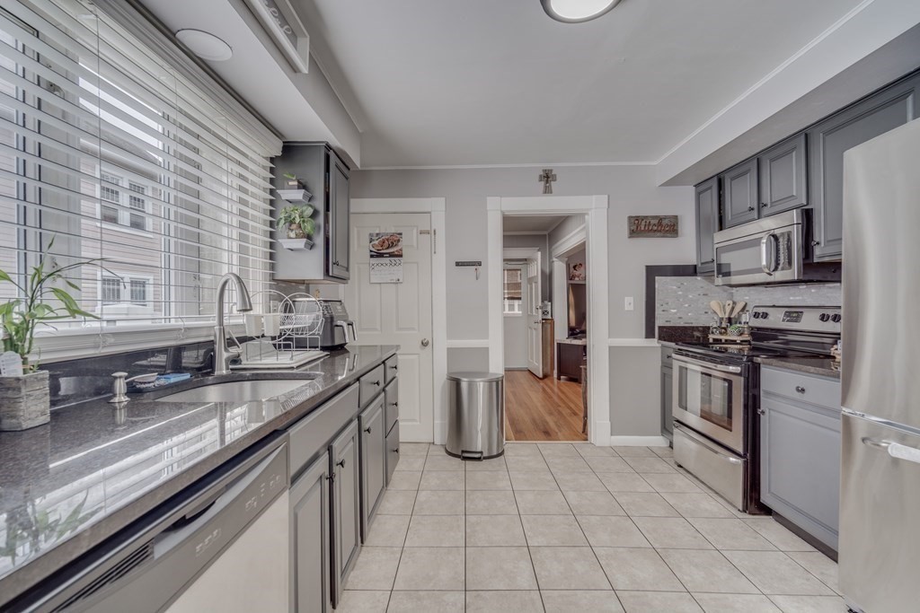 63 Eleanor Road Springfield, MA 01108 - Photo 17 of 32