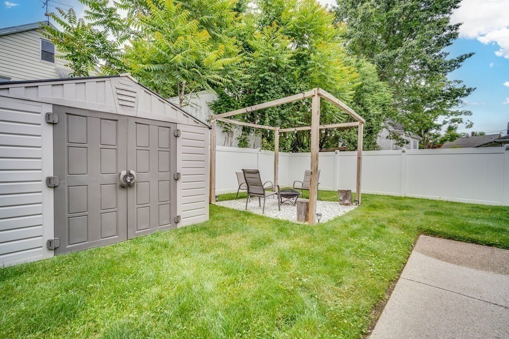 63 Eleanor Road Springfield, MA 01108 - Photo 25 of 32