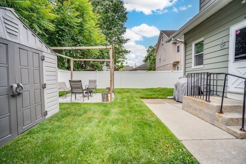 63 Eleanor Road Springfield, MA 01108 - Photo 26 of 32