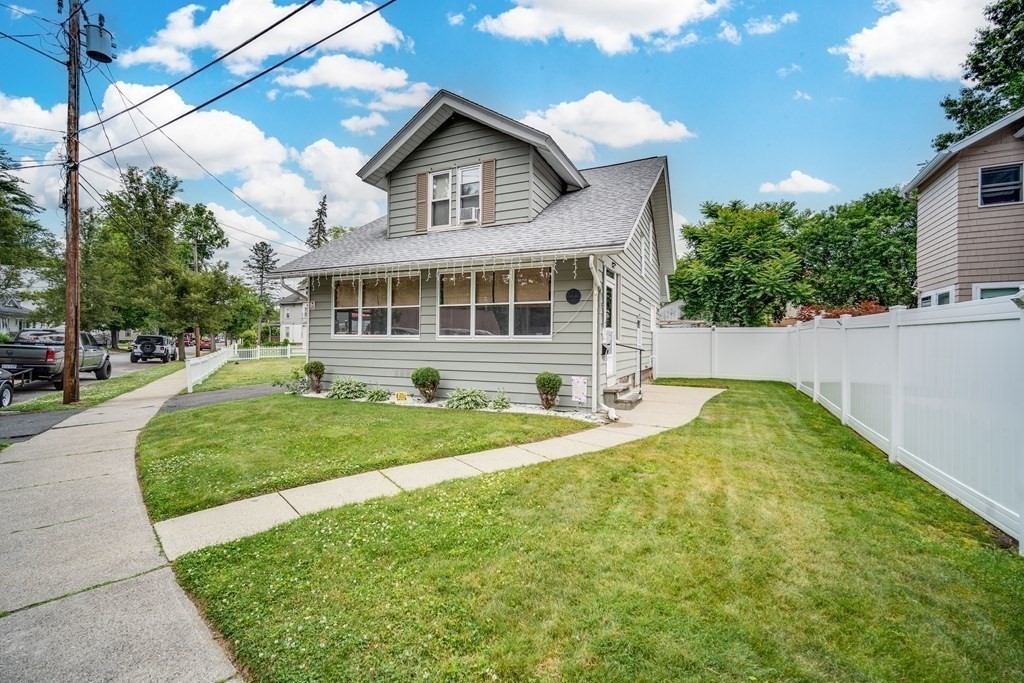 63 Eleanor Road Springfield, MA 01108 - Photo 3 of 32