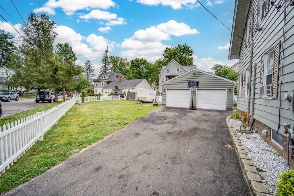 63 Eleanor Road Springfield, MA 01108 - Photo 4 of 32