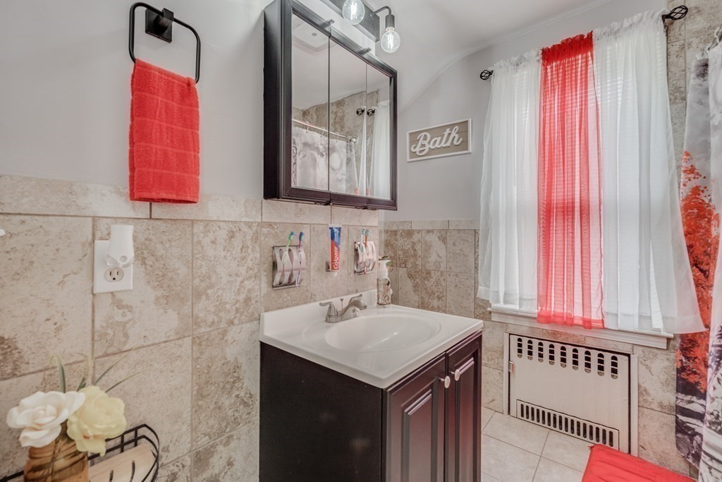 63 Eleanor Road Springfield, MA 01108 - Photo 10 of 32