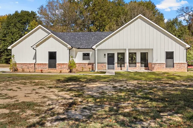 $299,900 | 1339 Hwy 67, Mount Vernon, TX 75457