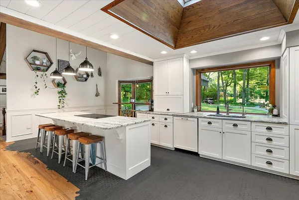 $1,200,000 | 955 Kenwood Drive, Holland, MI 49423