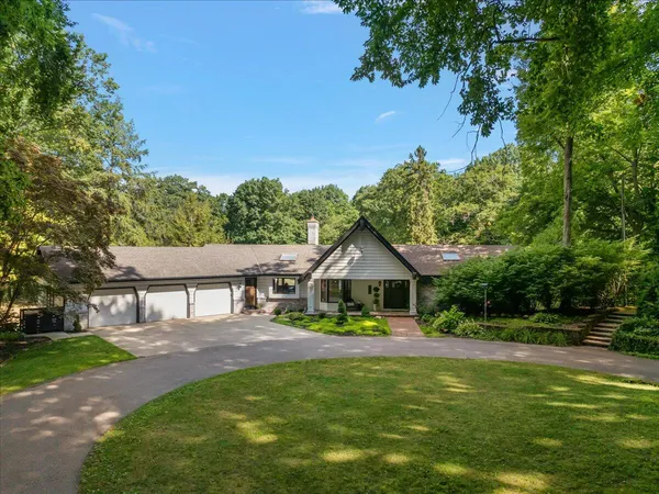 $1,200,000 | 955 Kenwood Drive, Holland, MI 49423