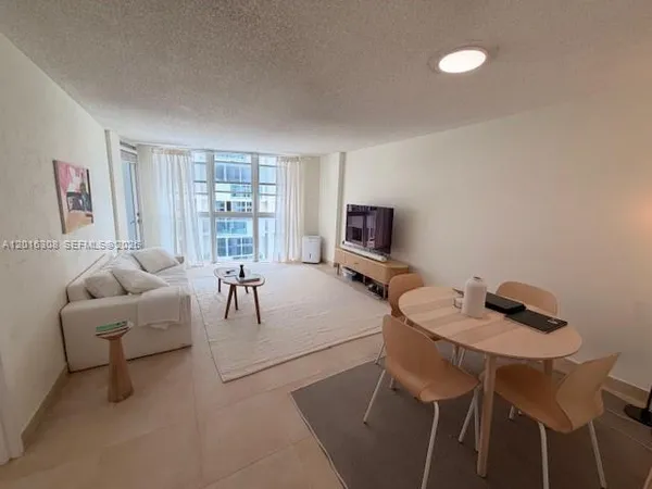 $2,500 | 1228 West Avenue, Unit 1014, Miami Beach, FL 33139