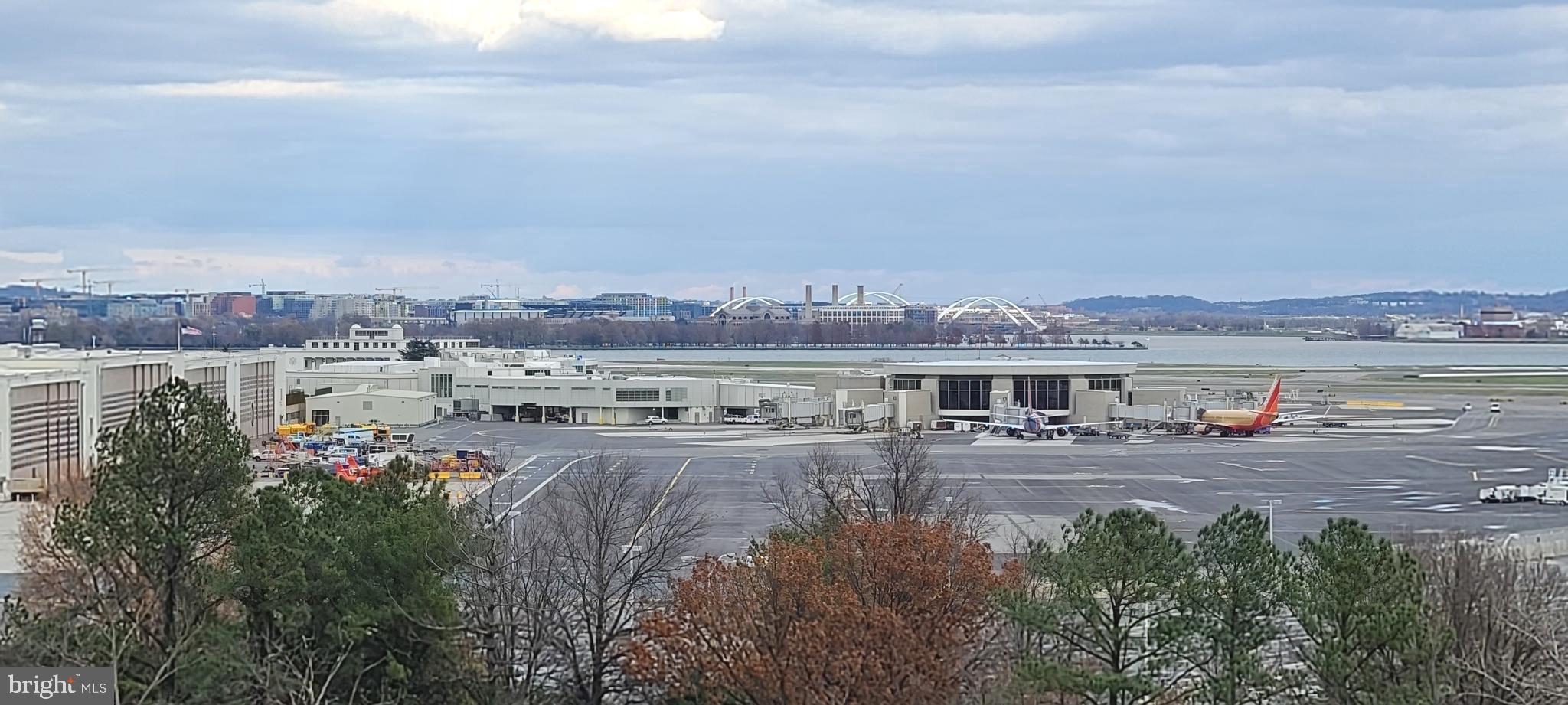 3600 South Glebe Road, Unit 330W Arlington, VA 22202 - Photo 26 of 34 a view of a lake and a city
