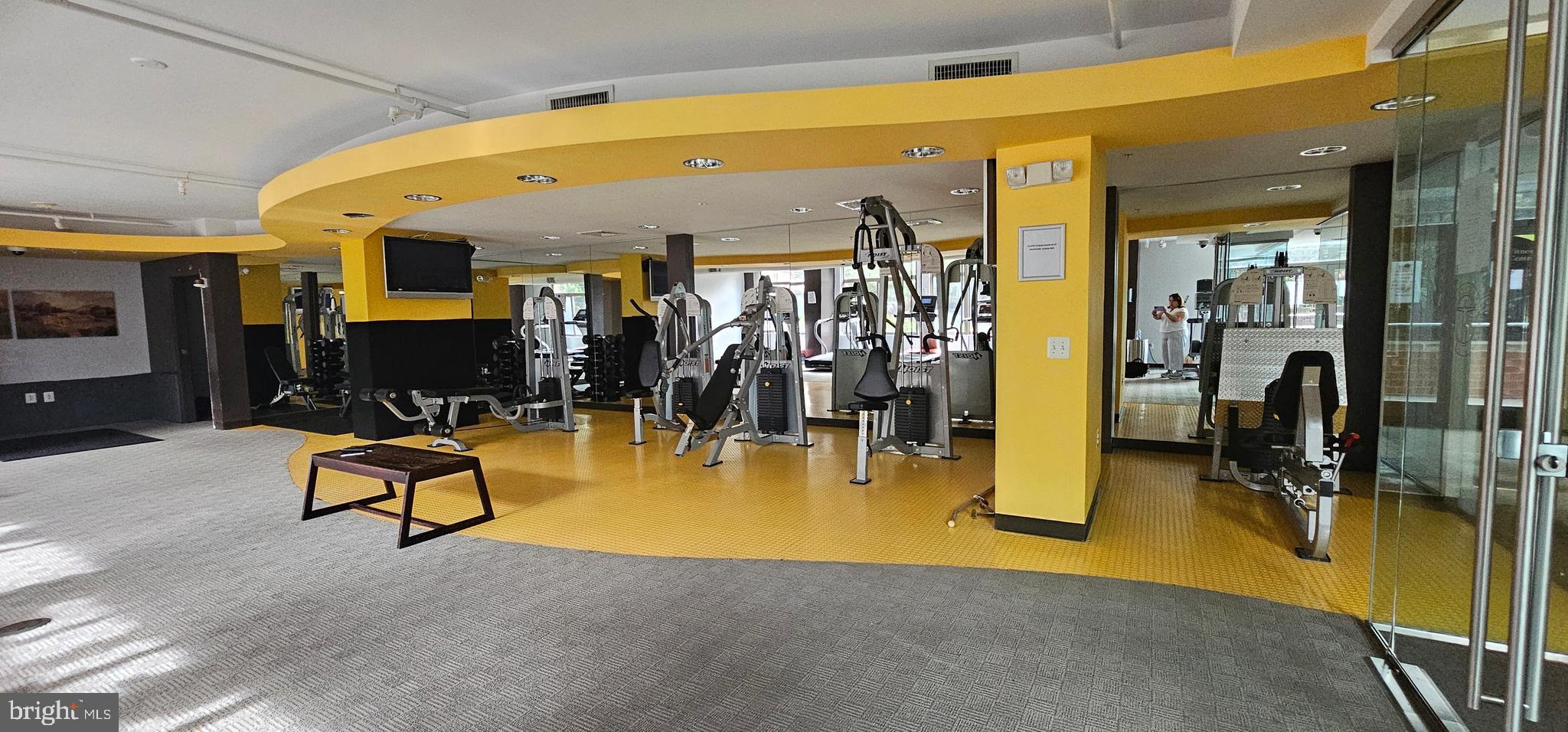 3600 South Glebe Road, Unit 330W Arlington, VA 22202 - Photo 33 of 34 a view of a room with gym equipment