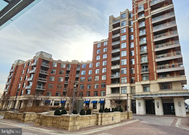 $380,000 | 3600 South Glebe Road, Unit 330W, Arlington, VA 22202