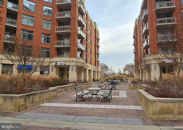$380,000 | 3600 South Glebe Road, Unit 330W, Arlington, VA 22202