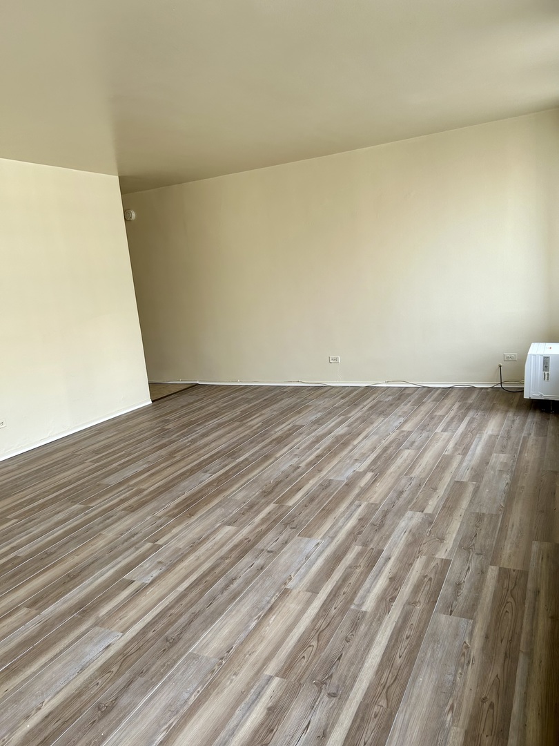 1450 East 55th Place, Unit 825S Chicago, IL 60637 - Photo 7 of 15 a view of a room with wooden floor