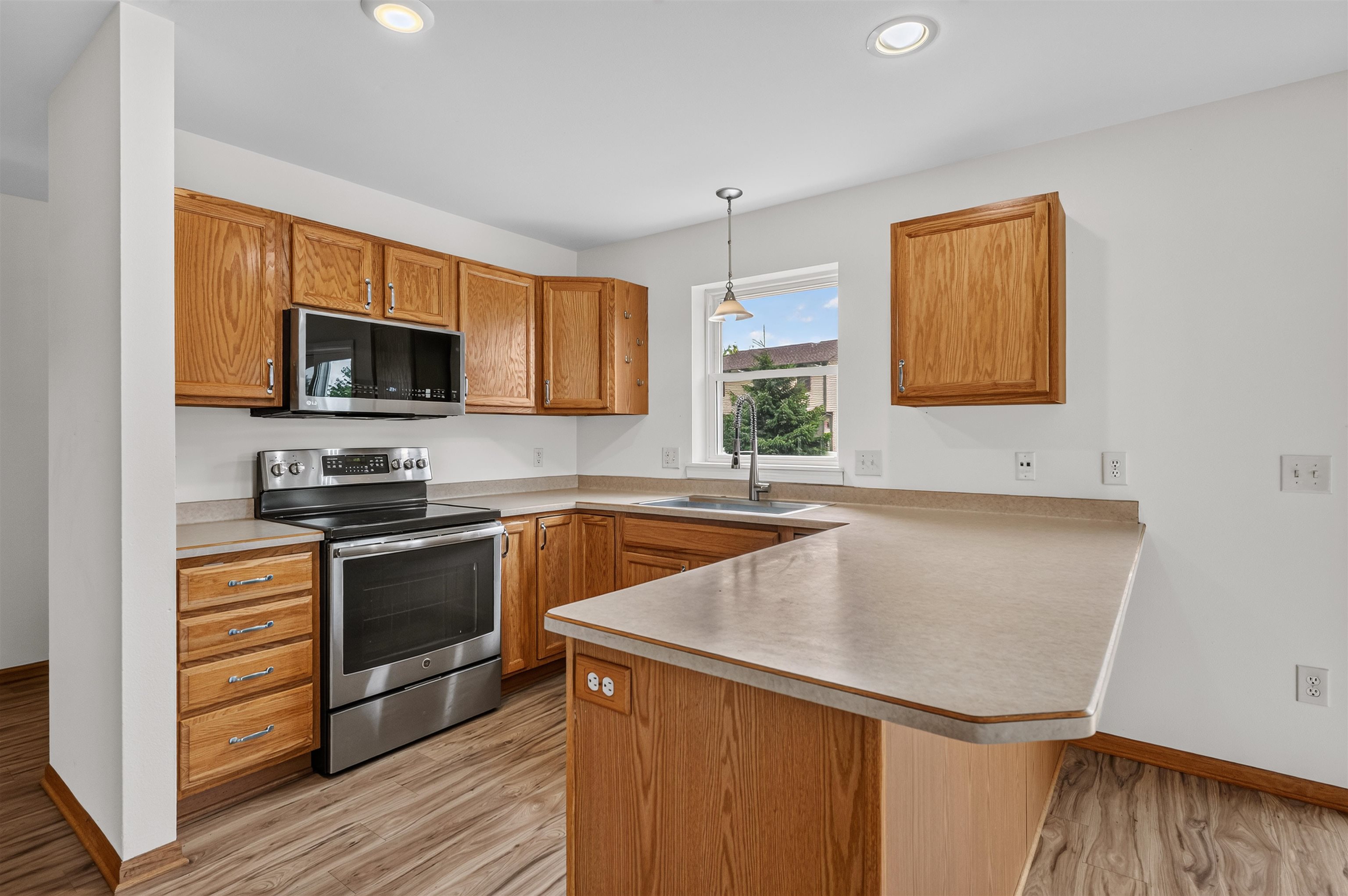 210 Rustic Drive Madison, WI 53718 - Photo 8 of 35