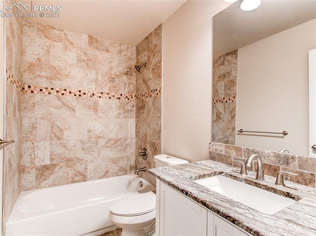 7 Sequoyah Road Colorado Springs, CO 80906 - Photo 23 of 40 Full bathroom on main level