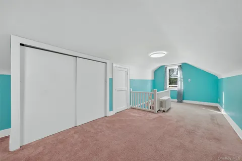 a view of yard with green space