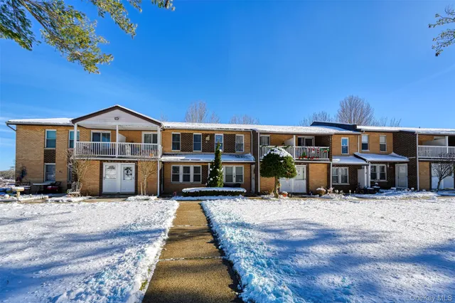 $217,500 | 64 Artist Lake Drive, Middle Island, NY 11953