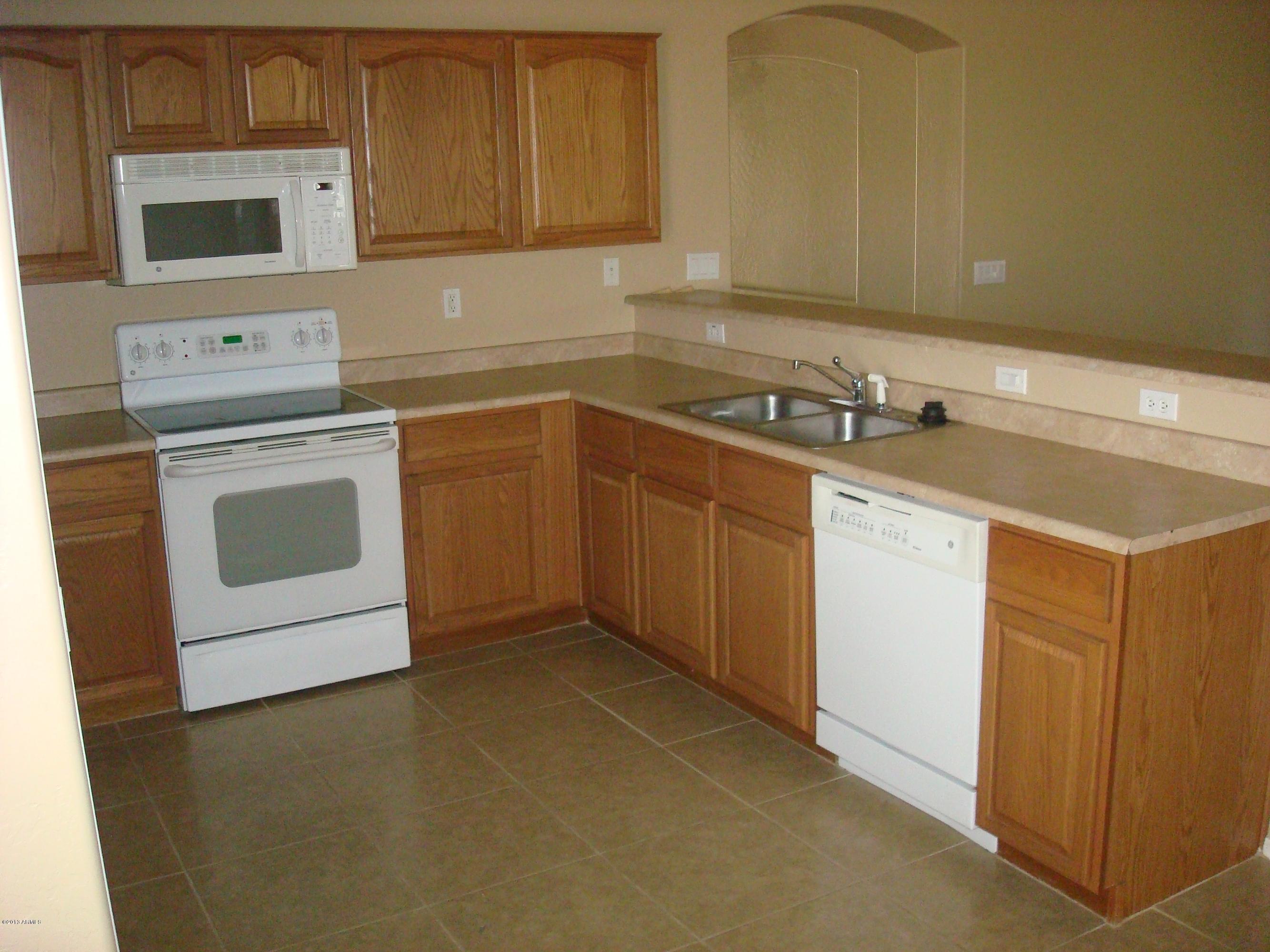 4182 South Sawmill Road Gilbert, AZ 85297 - Photo 17 of 18 kitchen