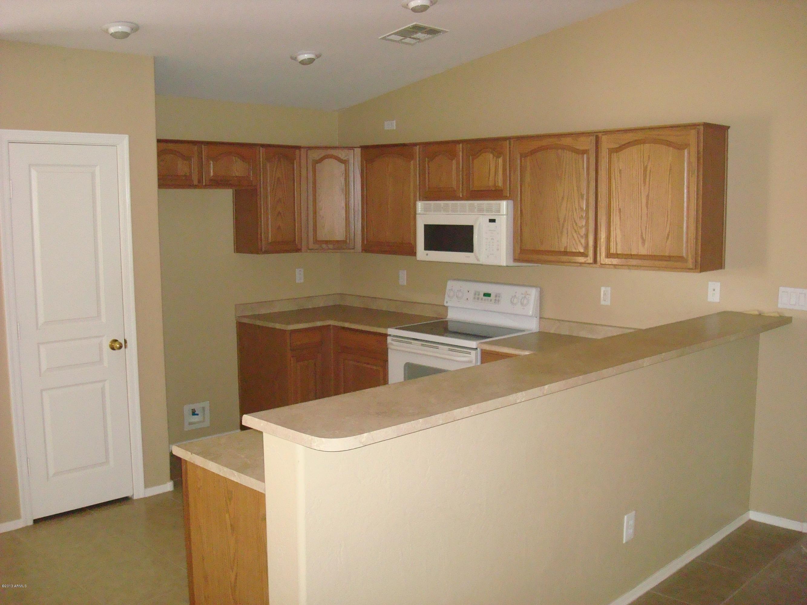 4182 South Sawmill Road Gilbert, AZ 85297 - Photo 5 of 18 kitchen