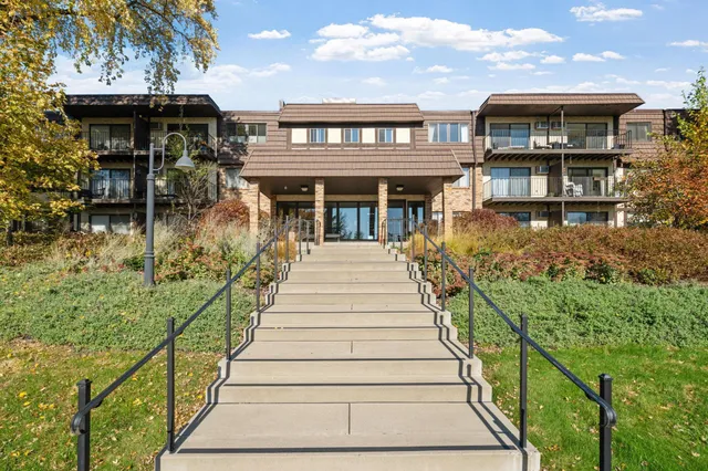 $250,000 | 205 Barry Avenue South, Unit 114, Wayzata, MN 55391