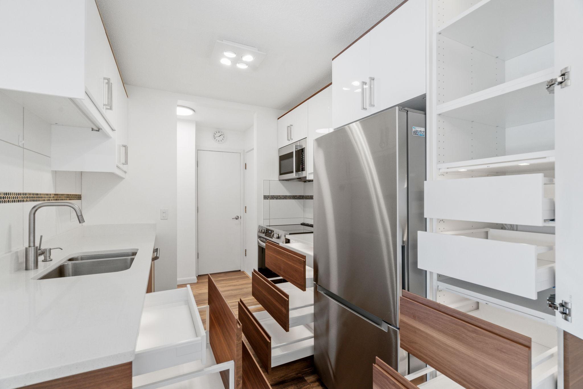 205 Barry Avenue South, Unit 114 Wayzata, MN 55391 - Photo 12 of 40