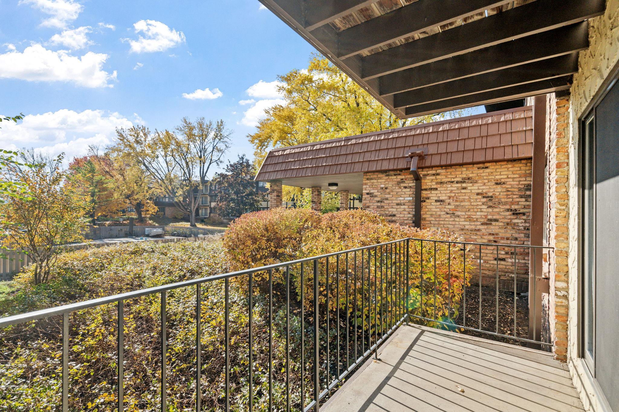 205 Barry Avenue South, Unit 114 Wayzata, MN 55391 - Photo 18 of 40