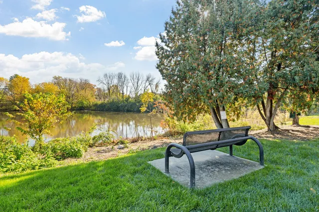 $250,000 | 205 Barry Avenue South, Unit 114, Wayzata, MN 55391