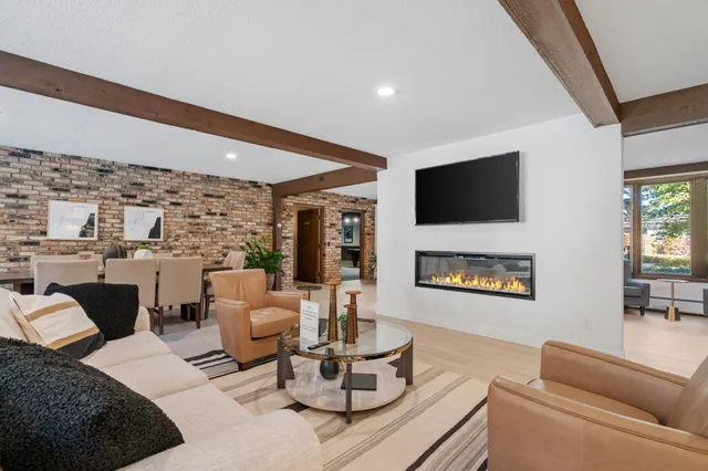 $250,000 | 205 Barry Avenue South, Unit 114, Wayzata, MN 55391