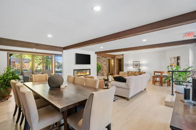 $250,000 | 205 Barry Avenue South, Unit 114, Wayzata, MN 55391