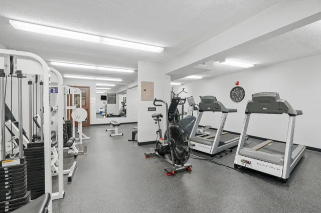 $250,000 | 205 Barry Avenue South, Unit 114, Wayzata, MN 55391