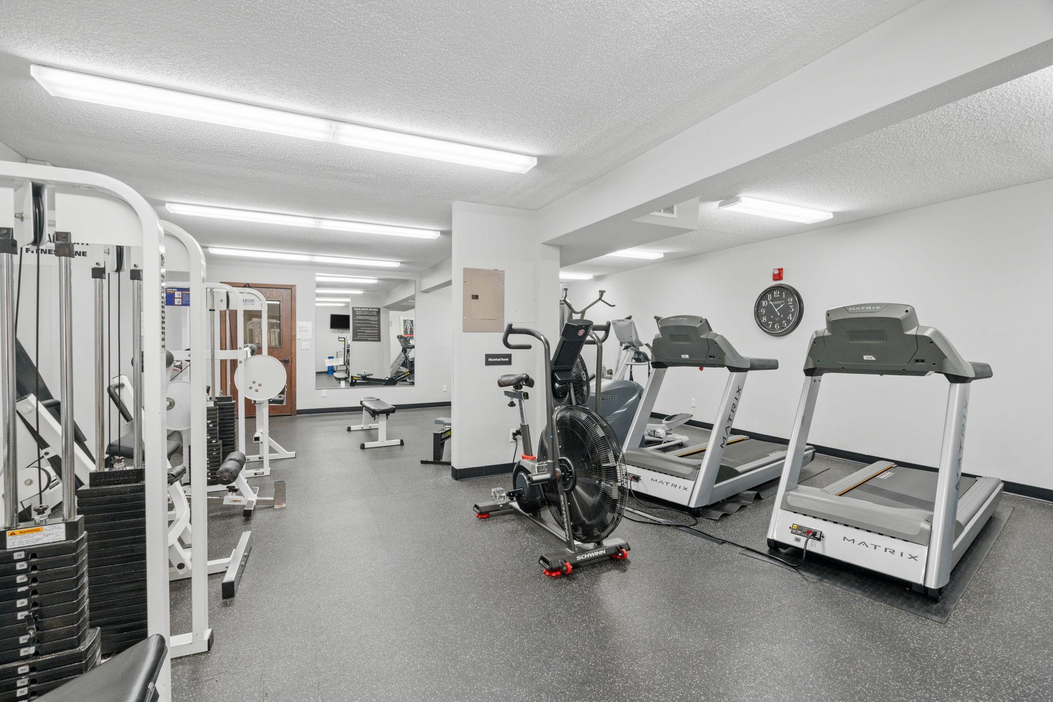 205 Barry Avenue South, Unit 114 Wayzata, MN 55391 - Photo 27 of 40