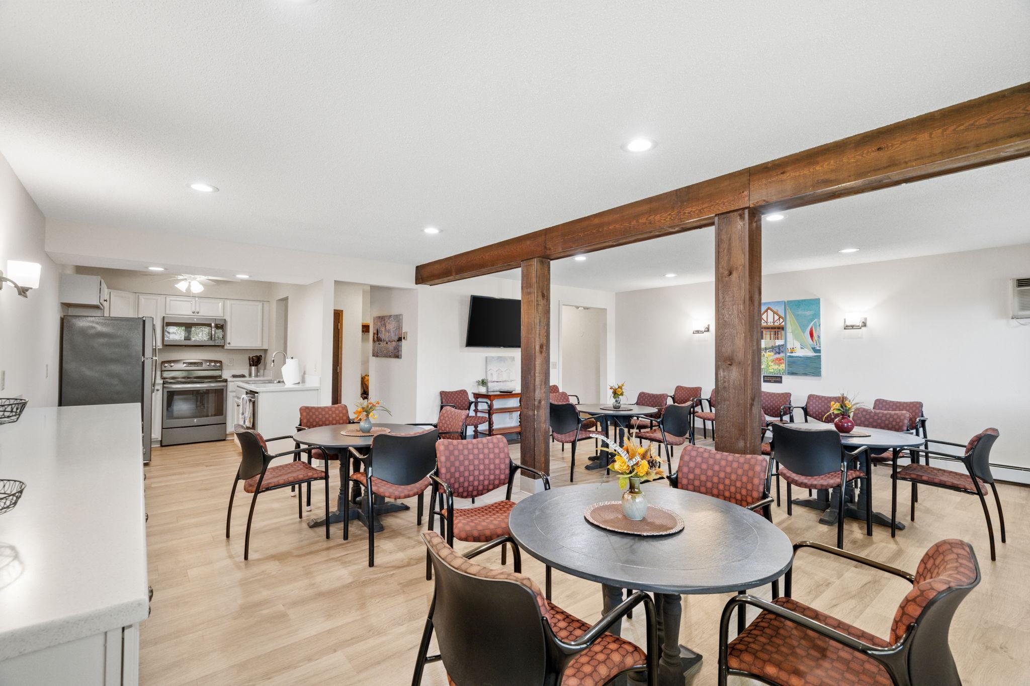 205 Barry Avenue South, Unit 114 Wayzata, MN 55391 - Photo 28 of 40