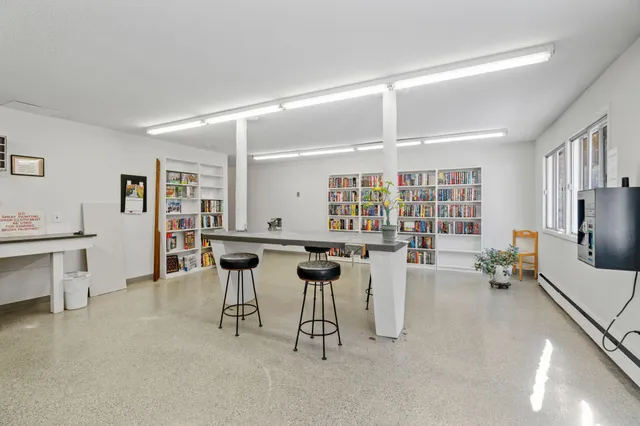 $250,000 | 205 Barry Avenue South, Unit 114, Wayzata, MN 55391