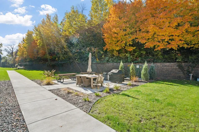 $250,000 | 205 Barry Avenue South, Unit 114, Wayzata, MN 55391